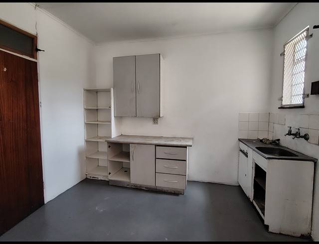 700M² WAREHOUSE TO LET IN DRIEHOEK